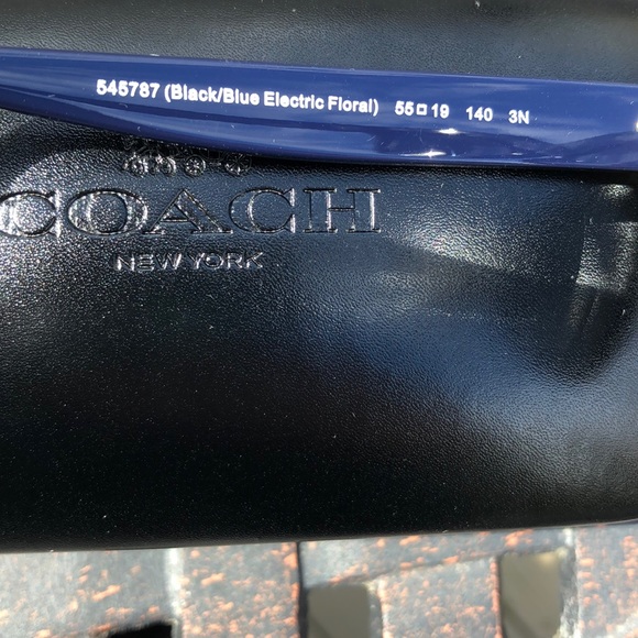 Coach Sunglasses 😎 and Case - Picture 6 of 7
